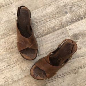 Born comfy leather sandals. Size 8  (39)